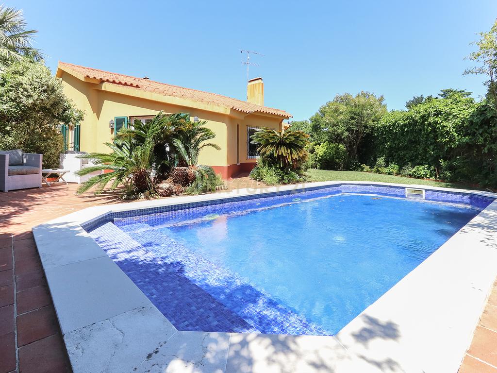 Moradia de 4 Quartos em Cascais e Estoril - Oportunidade Única - Image 1