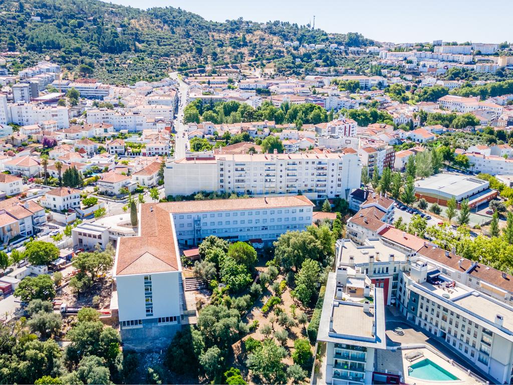 Prédio no Centro de Portalegre para investimento - Image 48