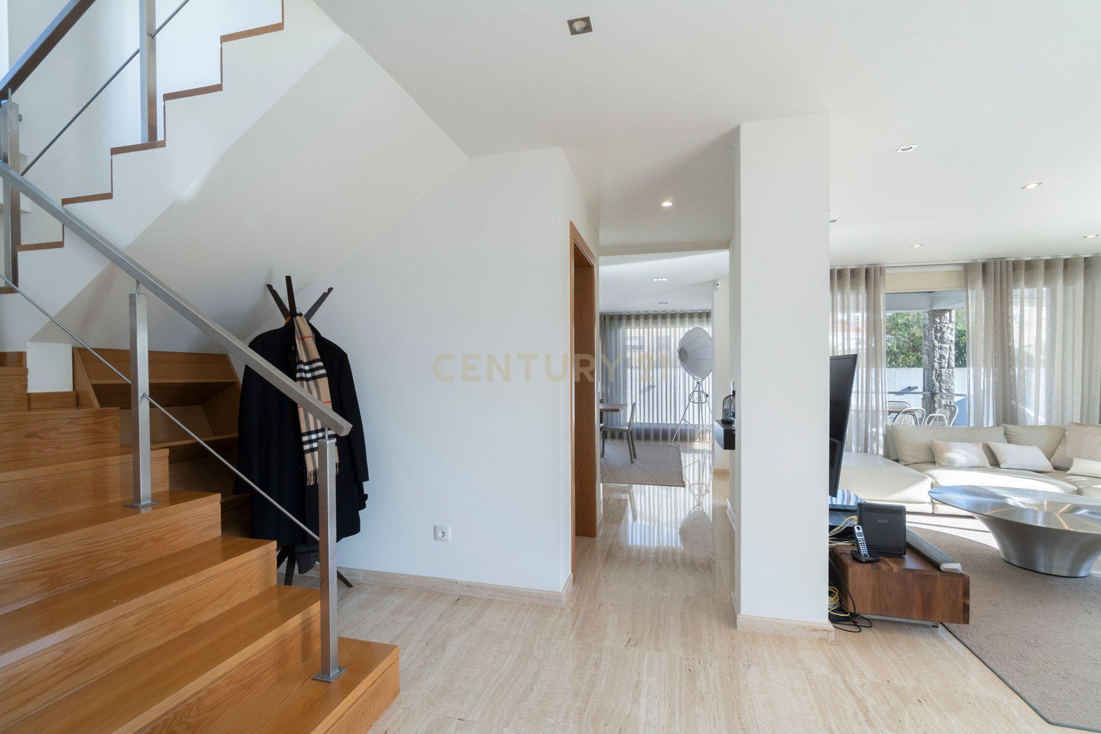 🏡 Luxo em Cada Detalhe: Moradia Exclusiva em Birre, Cascais - Image 38