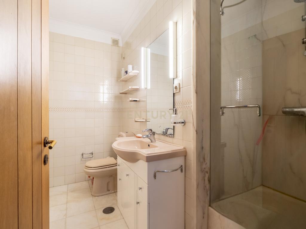 Moradia T4 com Jardim Privativo em Vila Nova de Gaia – Viva com Luz, Espaço e Centralidade - Image 23