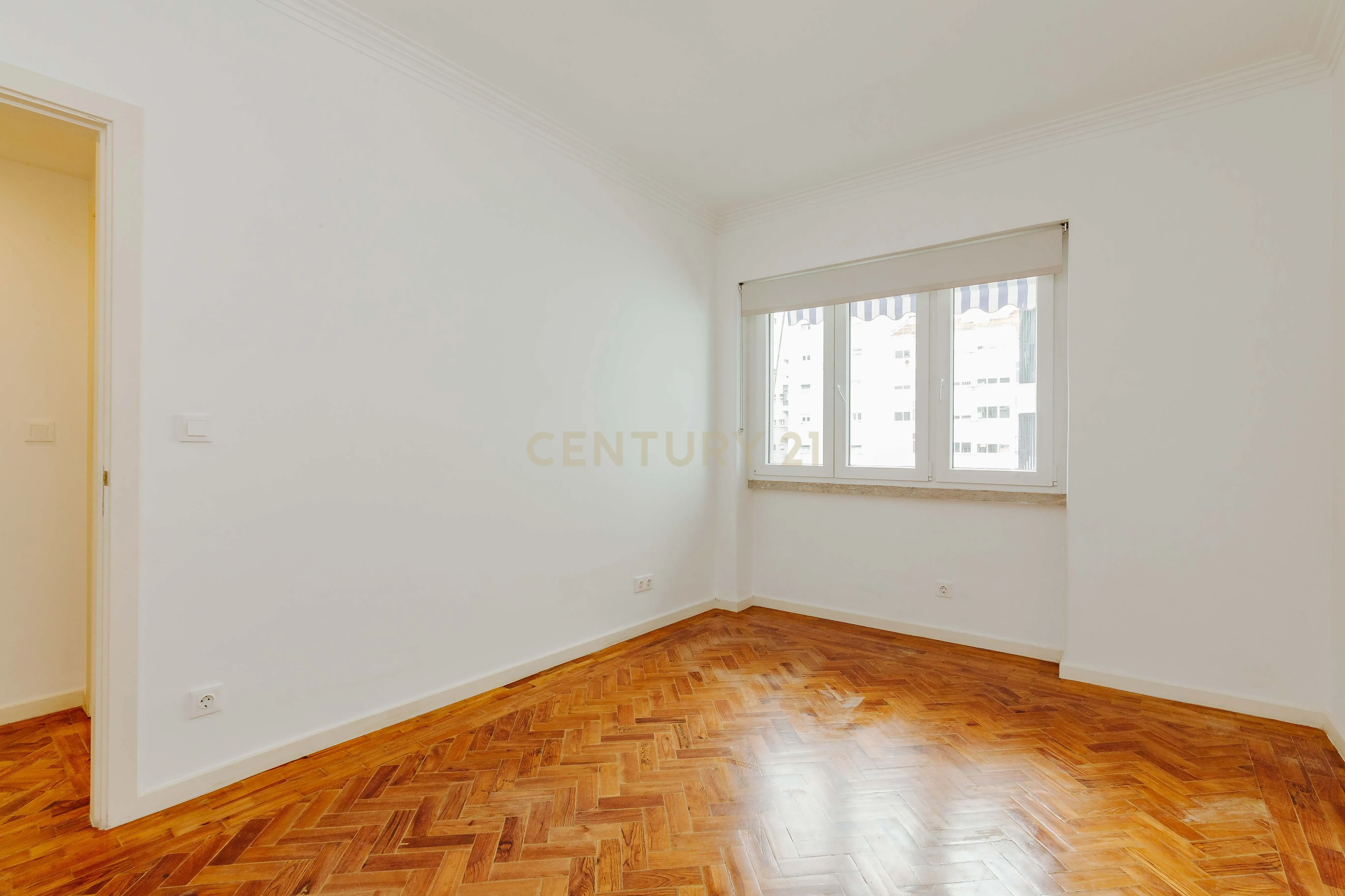 APARTAMENTO T5 REMODELADO SALDANHA LISBOA - Image 41