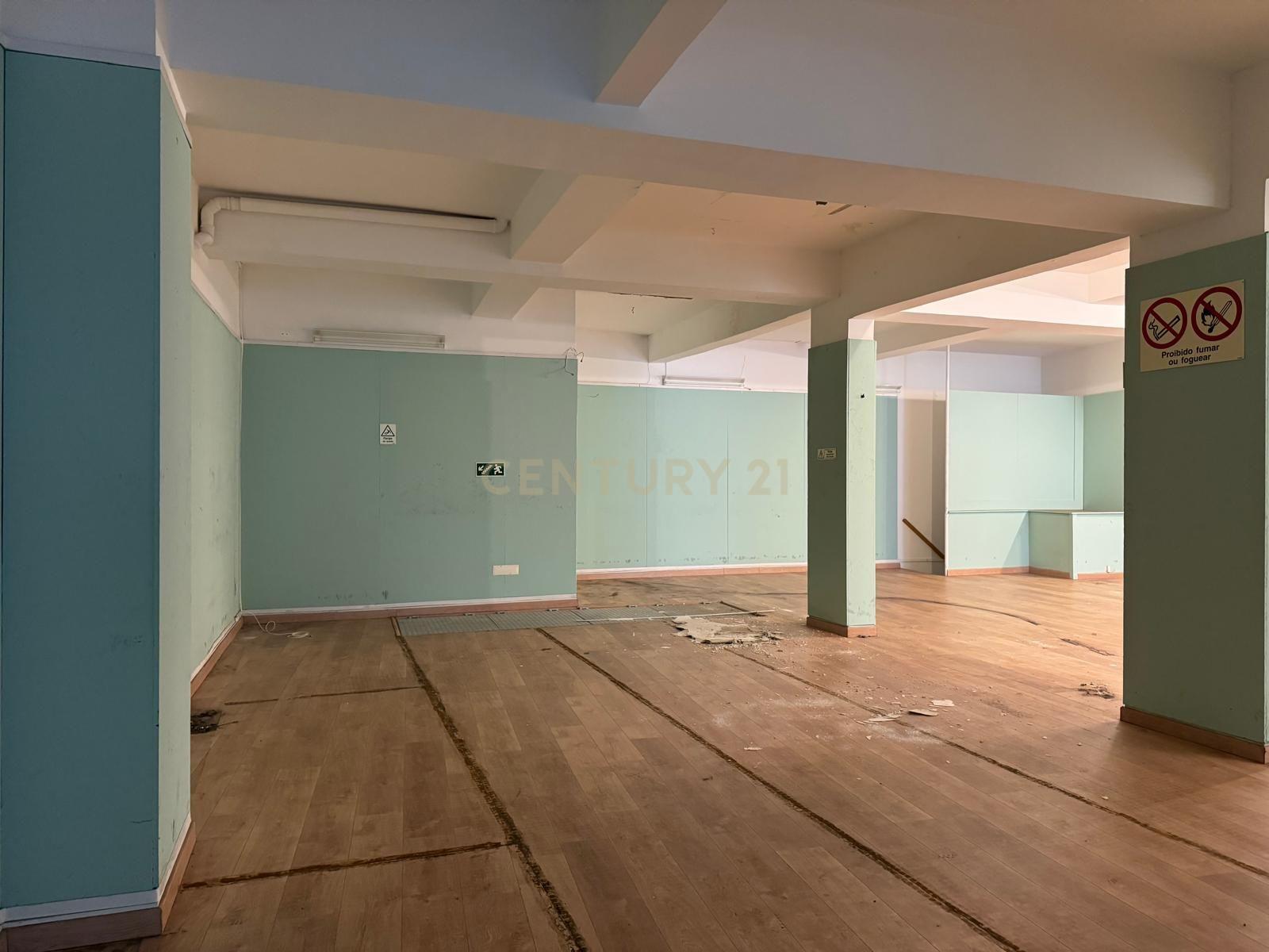 Arrenda-se Espaço Comercial de 370m² junto ao Campo Mártires da Pátria - Image 8