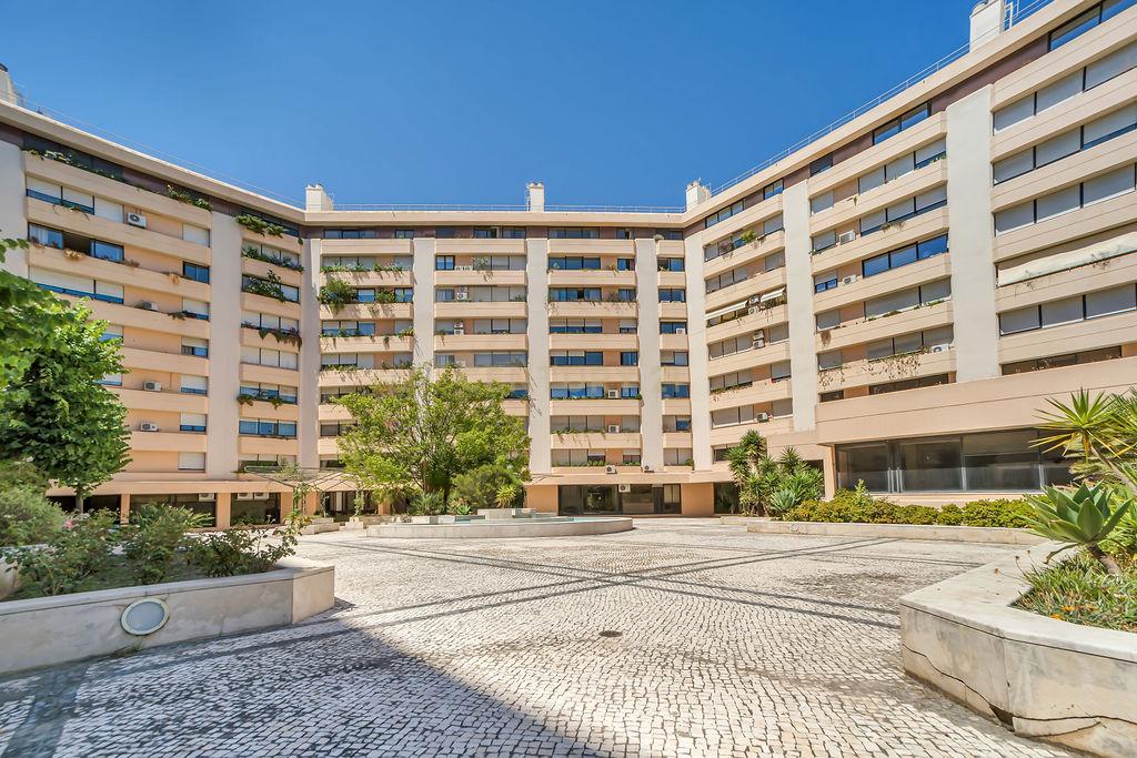 T3 em São Domingos de Benfica com garagem e segurança  - Image 33