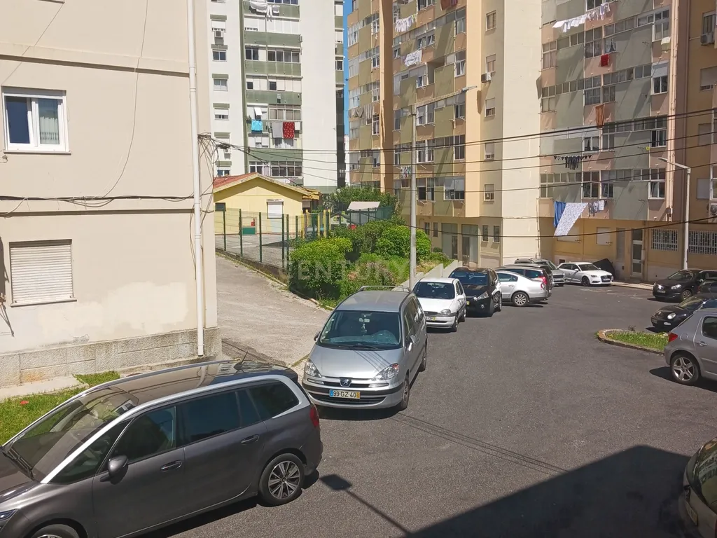 T4 com 2 wc em Odivelas muito central - Image 21