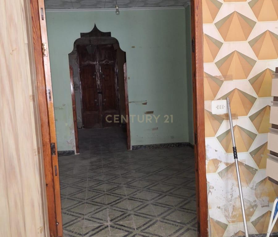 Moradia original para renovar em Benetússer – Localização privilegiada e sem risco de inundação! - Image 4