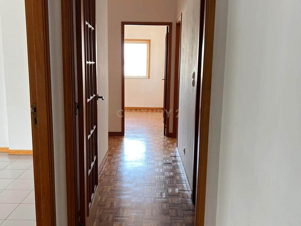 Apartamento T3 com elevador garagem dupla em São Vitor | ZTRE-01770 - Image 8