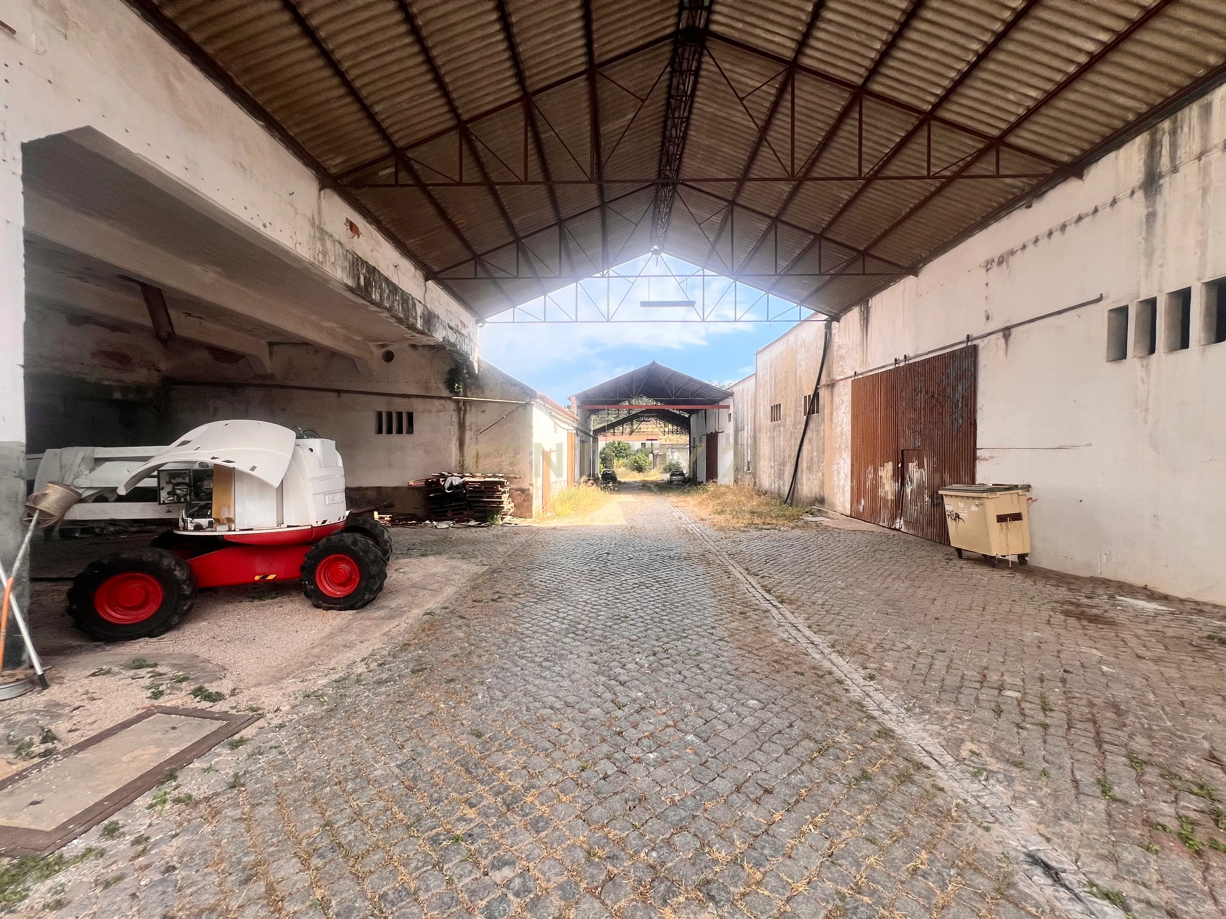 Fotografia 12 de Terreno Urbano com 7.780m2 I Armazéns e Habitação I São Bartolomeu de Messines