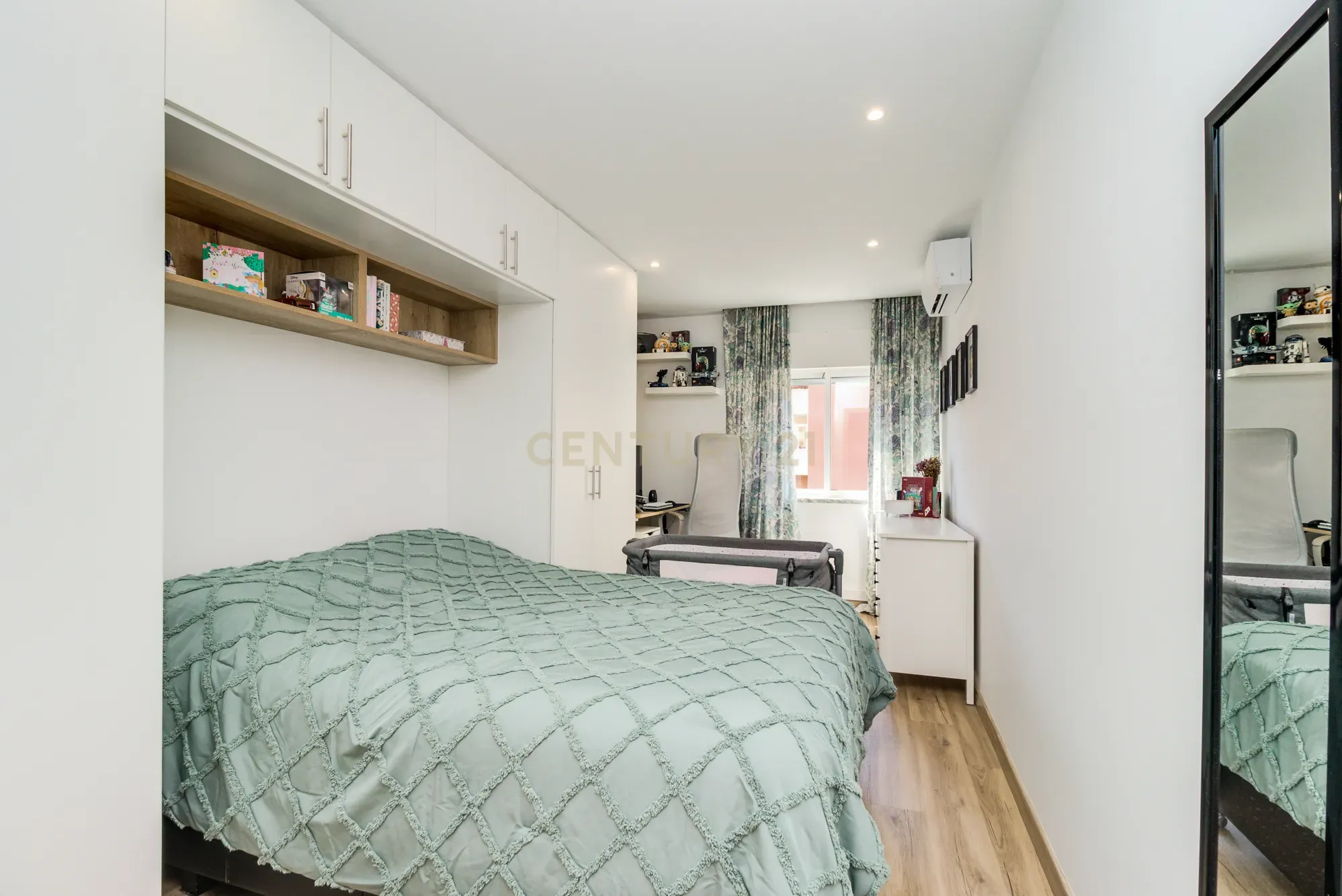 Apartamento T2 remodelado em São Marcos com Varanda e Ar Condicionado - Image 2