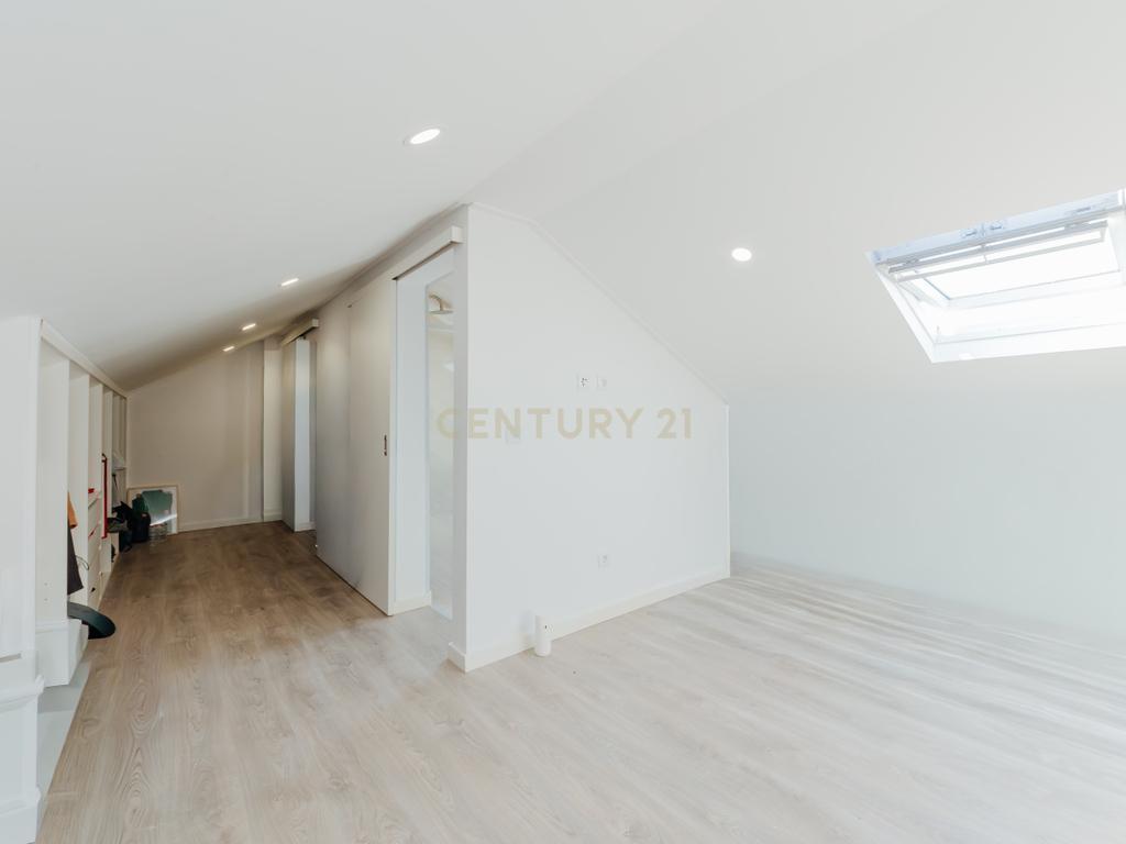 Apartamento T2+1 Renovado em Alhos Vedros - Image 23