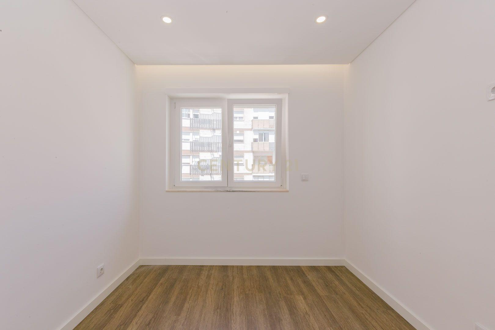 Fotografia 11 de Apartamento T2 Remodelado em Sacavém