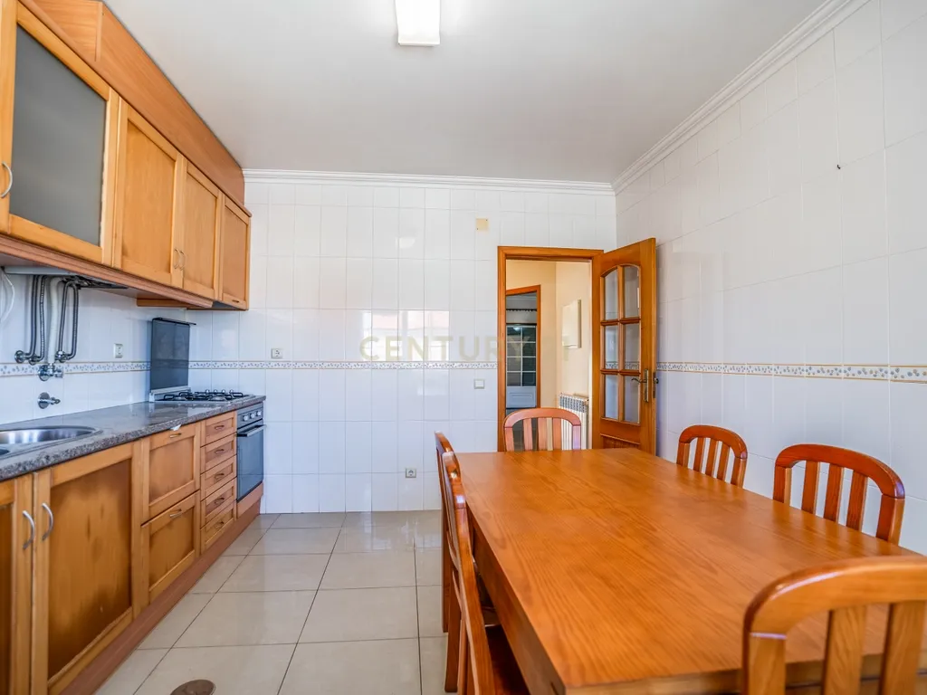Moradia T4 na Urbanização Quinta do Pinheiro Manso – Caldas da Rainha - Image 9