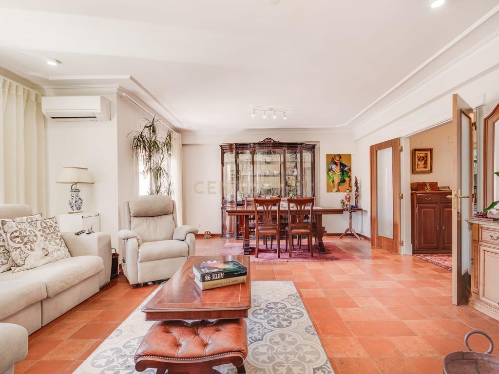Apartamento T4 no Centro de Alverca do Ribatejo - Image 3