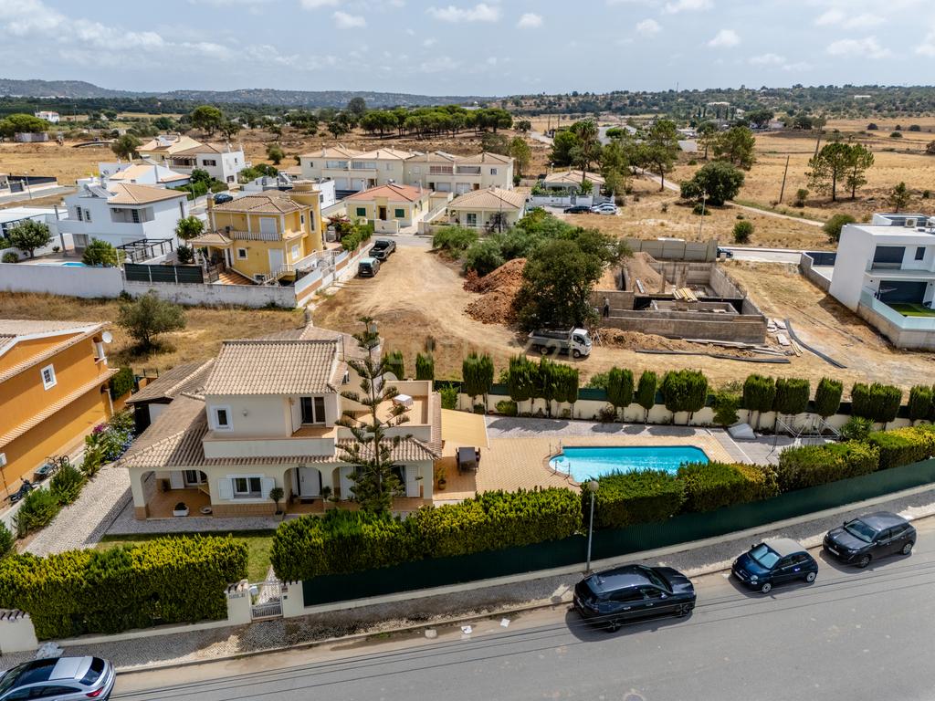Moradia Independente T3, com Piscina e Amplo Espaço Exterior, em Algoz. - Image 29
