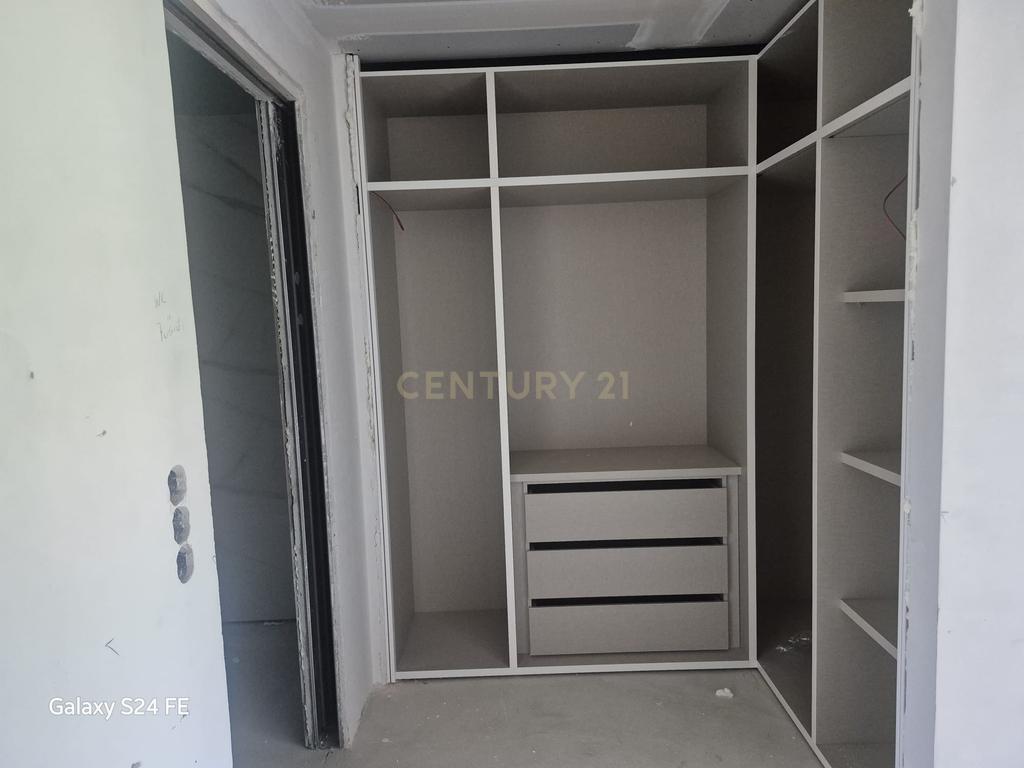 Apartamento Luxuoso T3 em Oeiras com Garagem e Varandas - Image 15