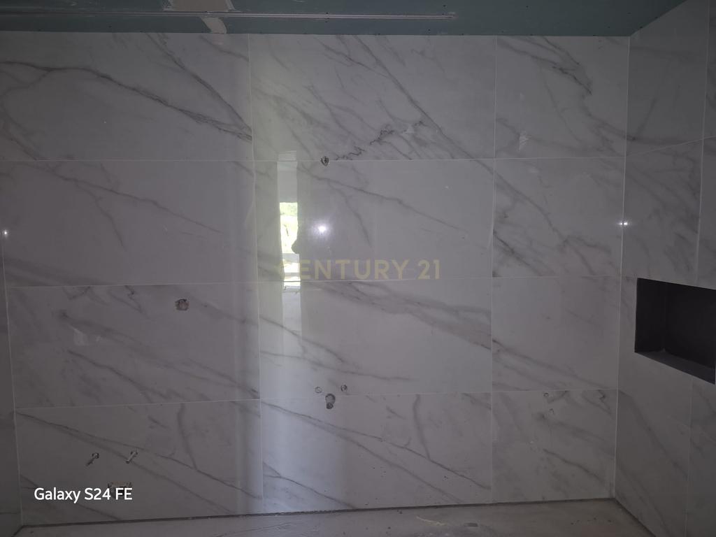 Apartamento Luxuoso T3 em Oeiras com Garagem e Varandas - Image 13