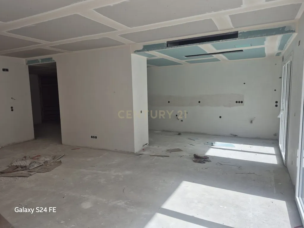 Apartamento Luxuoso T3 em Oeiras com Garagem e Varandas - Image 6