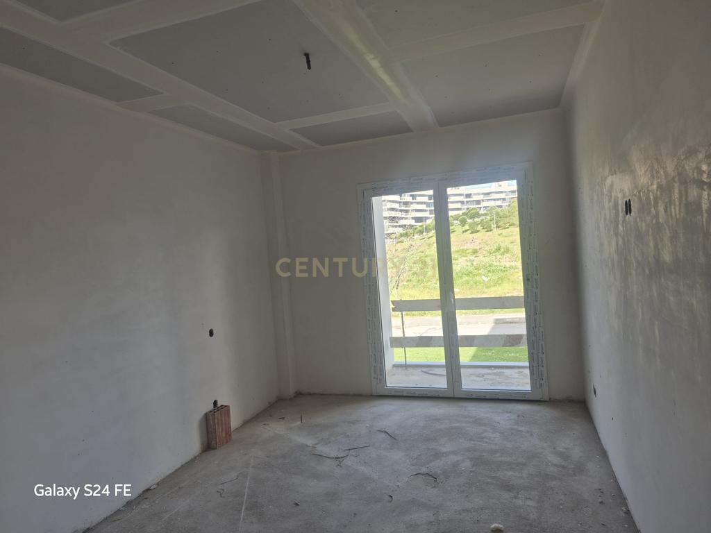 Apartamento Luxuoso T3 em Oeiras com Garagem e Varandas - Image 14