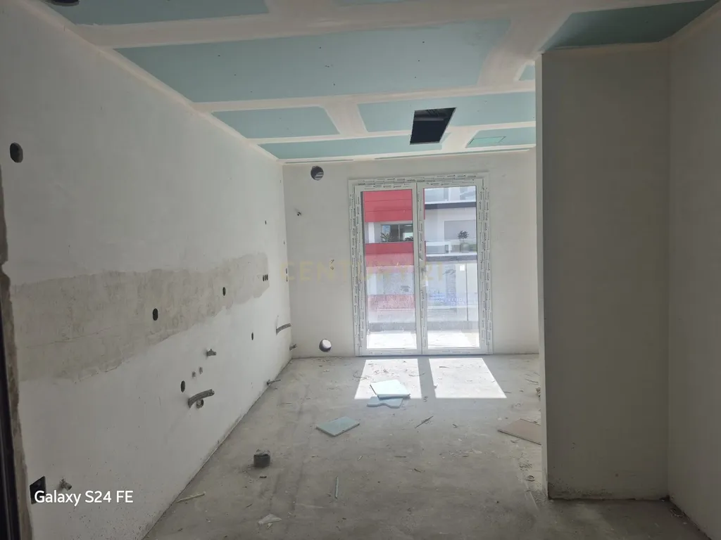 Apartamento Luxuoso T3 em Oeiras com Garagem e Varandas - Image 4