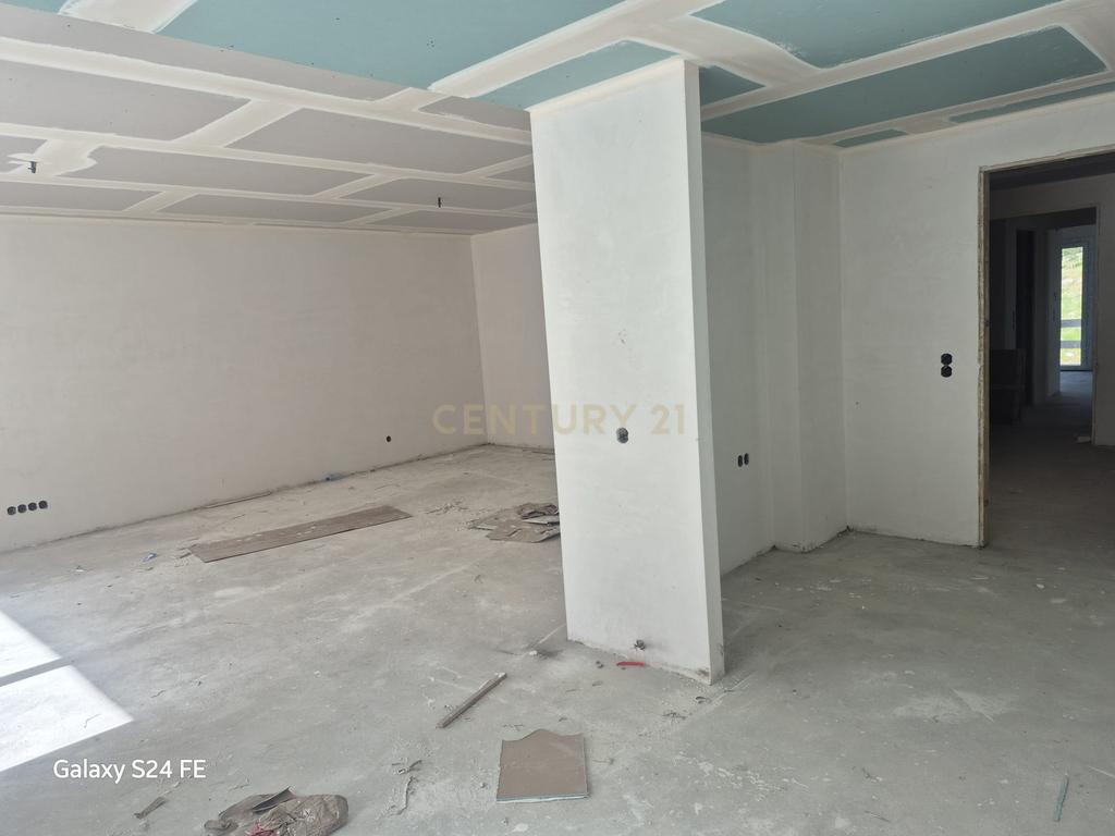 Apartamento Luxuoso T3 em Oeiras com Garagem e Varandas - Image 5