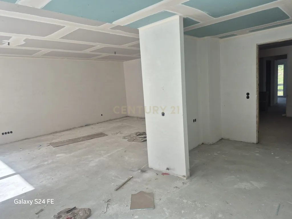 Apartamento Luxuoso T3 em Oeiras com Garagem e Varandas - Image 5