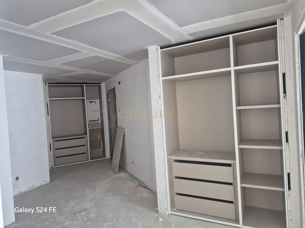 Apartamento Luxuoso T3 em Oeiras com Garagem e Varandas - Image 12