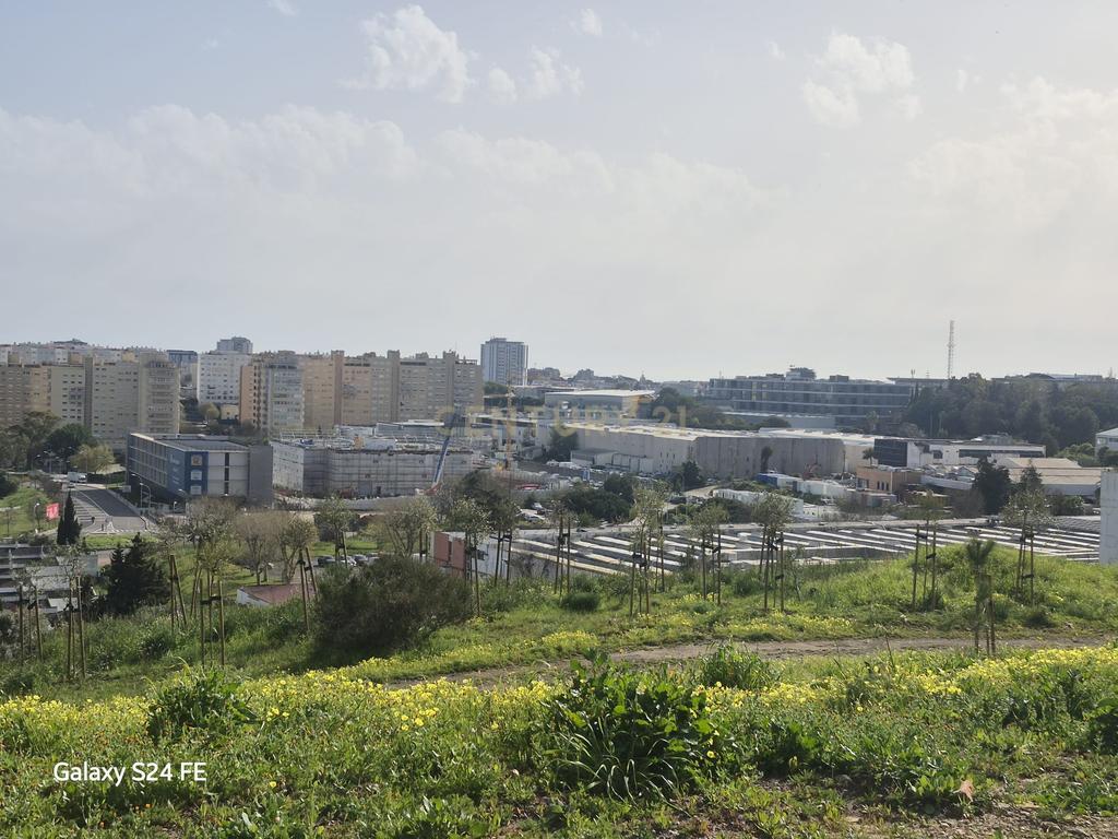 Luxuoso Apartamento T4 Novo em Oeiras com Garagem e Varandas - Image 29