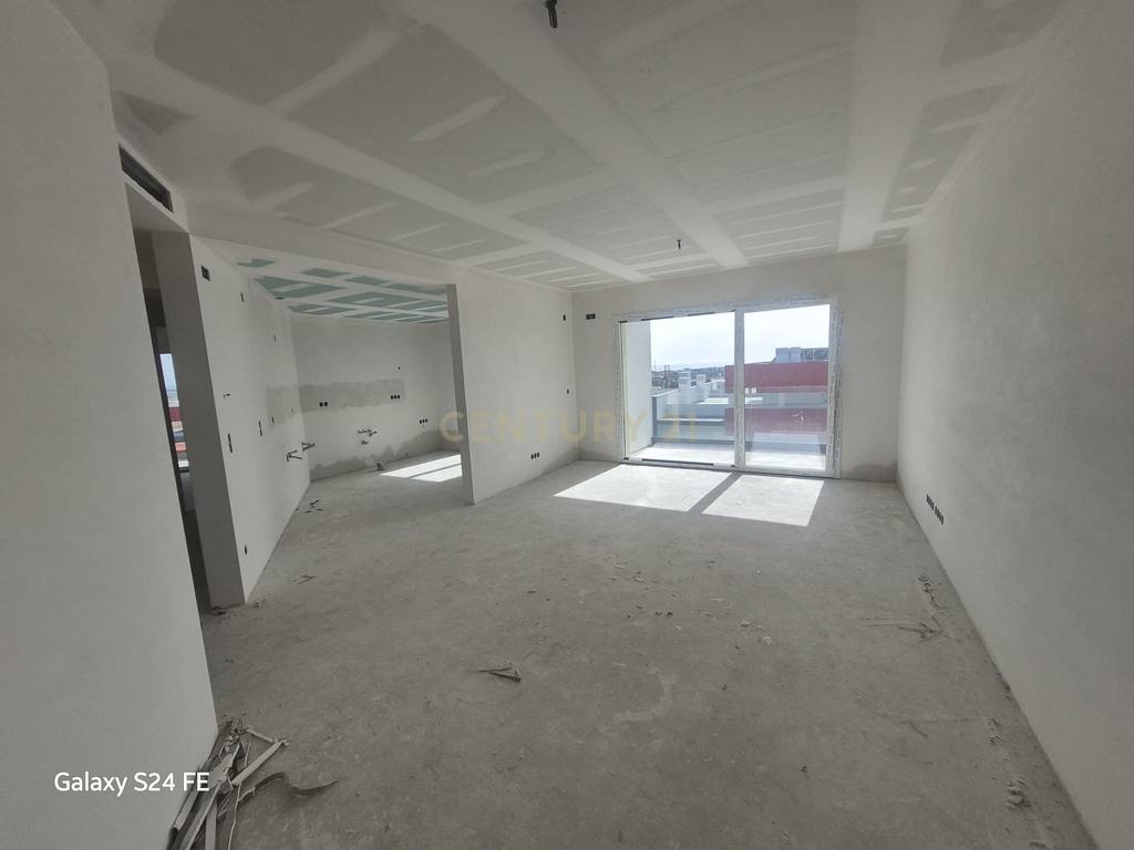 Luxuoso Apartamento T4 Novo em Oeiras com Garagem e Varandas - Image 5