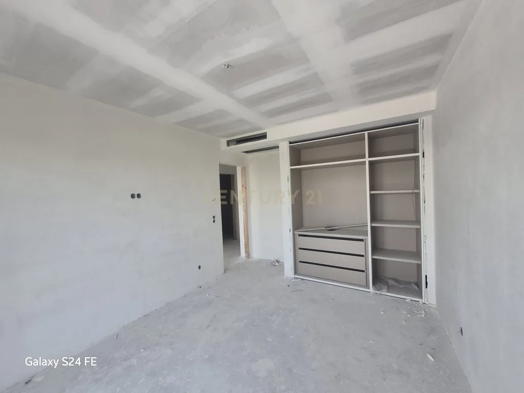 Luxuoso Apartamento T4 Novo em Oeiras com Garagem e Varandas - Image 8