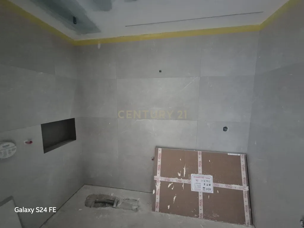 Luxuoso Apartamento T4 Novo em Oeiras com Garagem e Varandas - Image 10