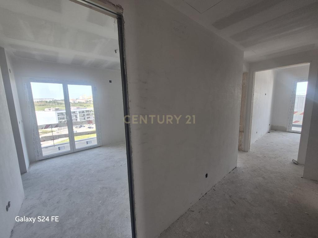 Luxuoso Apartamento T4 Novo em Oeiras com Garagem e Varandas - Image 16