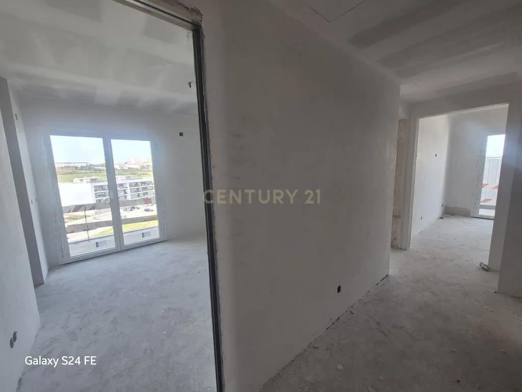 Luxuoso Apartamento T4 Novo em Oeiras com Garagem e Varandas - Image 16
