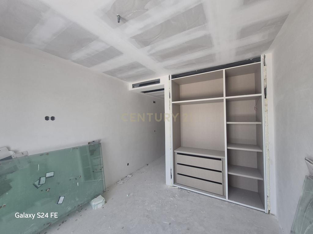 Luxuoso Apartamento T4 Novo em Oeiras com Garagem e Varandas - Image 15