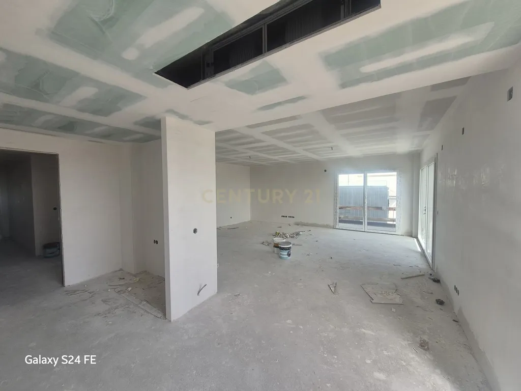 Luxuoso Apartamento T4 Novo em Oeiras com Garagem e Varandas - Image 6