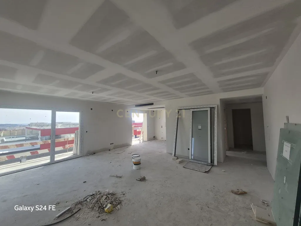Luxuoso Apartamento T4 Novo em Oeiras com Garagem e Varandas - Image 4