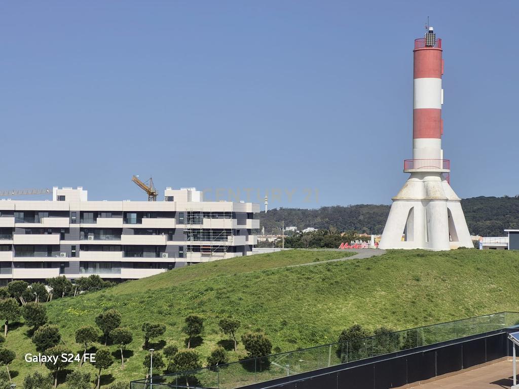 Luxuoso Apartamento T4 Novo em Oeiras com Garagem e Varandas - Image 13