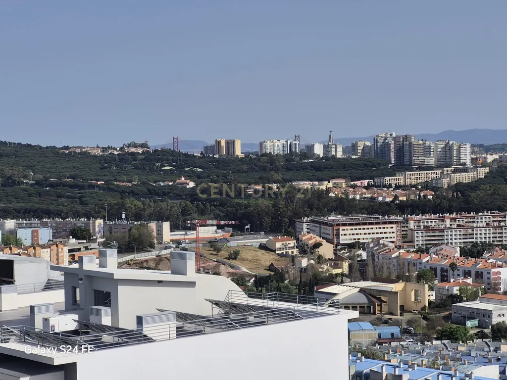 Luxuoso Apartamento T4 Novo em Oeiras com Garagem e Varandas - Image 30