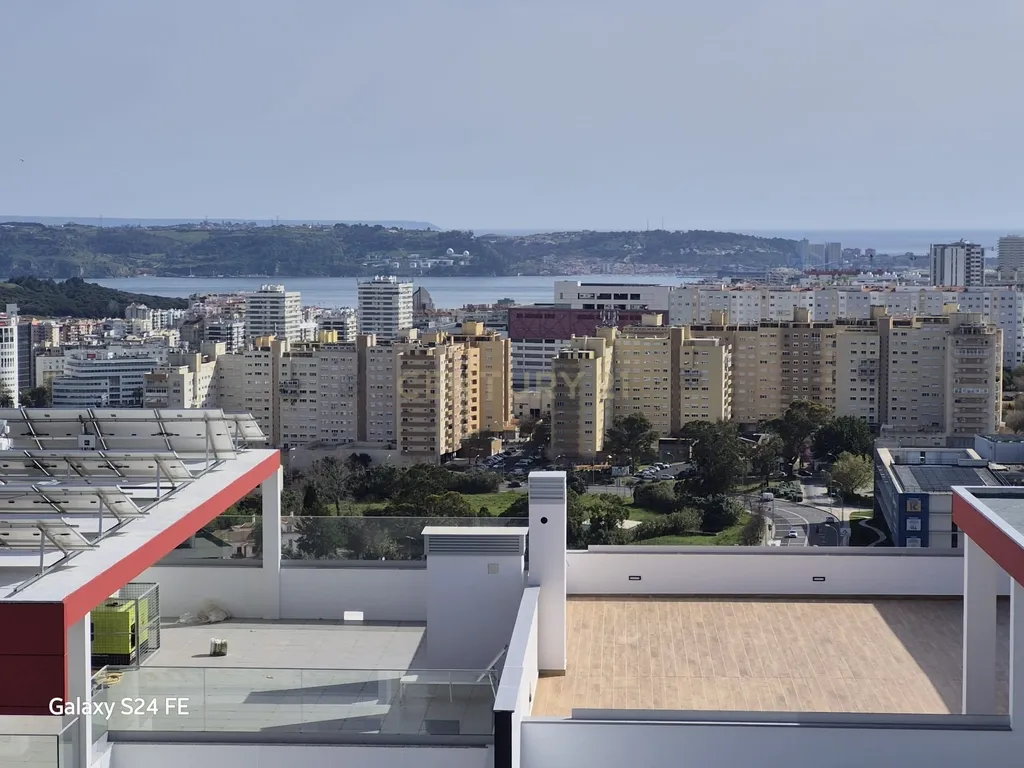 Luxuoso Apartamento T4 Novo em Oeiras com Garagem e Varandas - Image 27