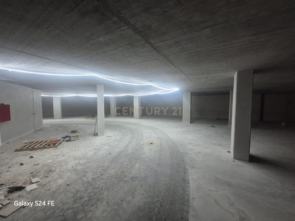 Apartamento Luxuoso T3 em Oeiras com Garagem e Varandas - Image 17