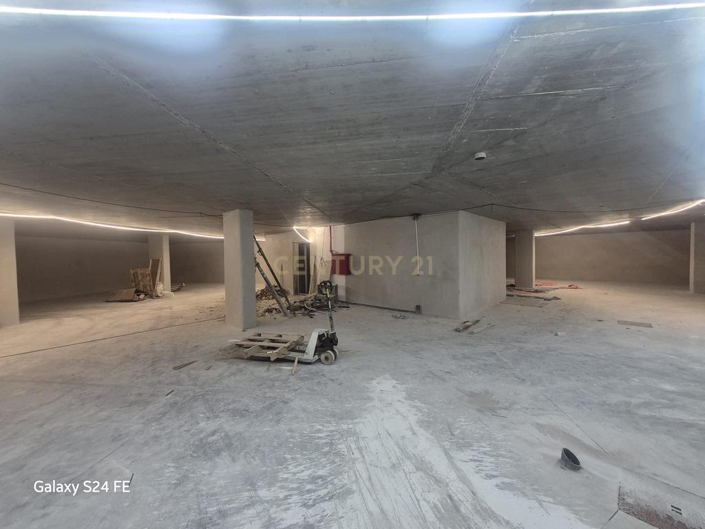 Apartamento Luxuoso T3 em Oeiras com Garagem e Varandas - Image 16