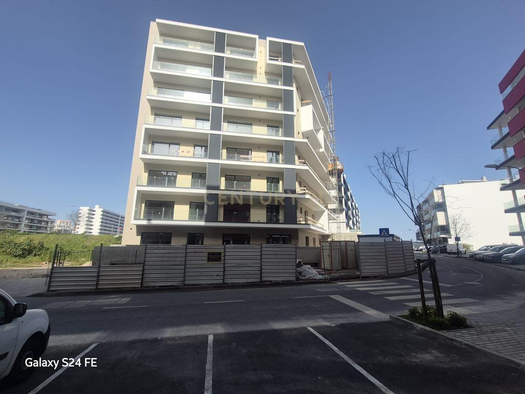 Luxuoso Apartamento T4 Novo em Oeiras com Garagem e Varandas - Image 1