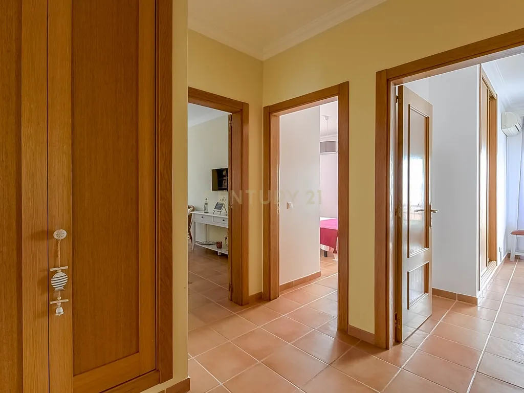 Apartamento T2 com Terraço em Cabanas de Tavira - Image 2