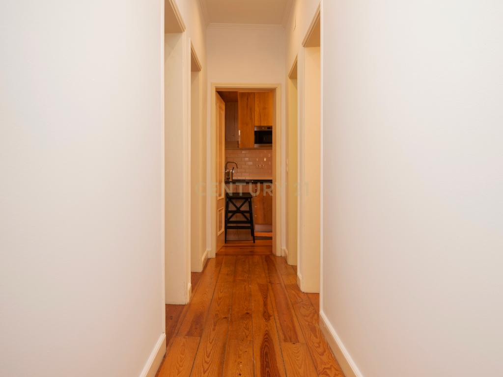 Apartamento T3 com terraço na Graça - Image 31