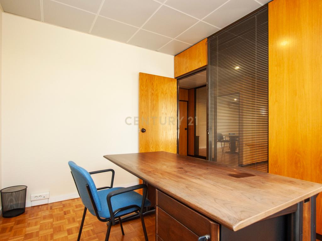 Escritório/Consultório para arrendamento | Excelente Localização | Zona Premium de Telheiras | - Image 14