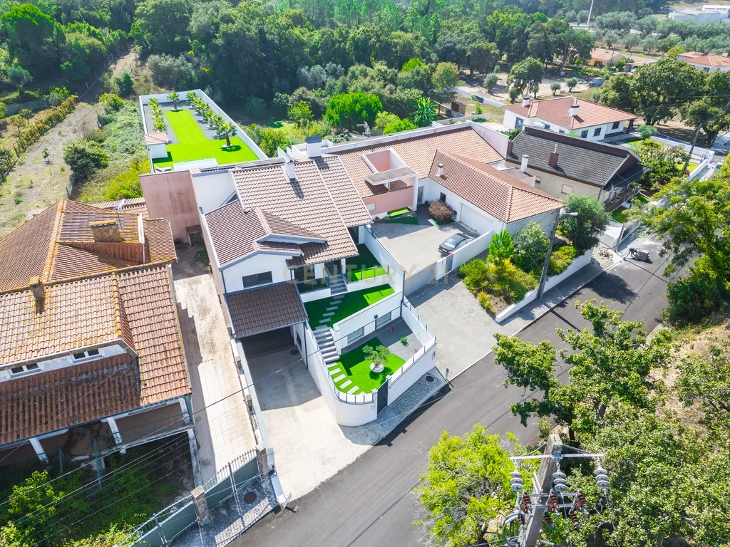 Propriedade Totalmente Renovada com Armazém/Garagem de Grande Dimensão e Piscina em Monte Real - Image 39