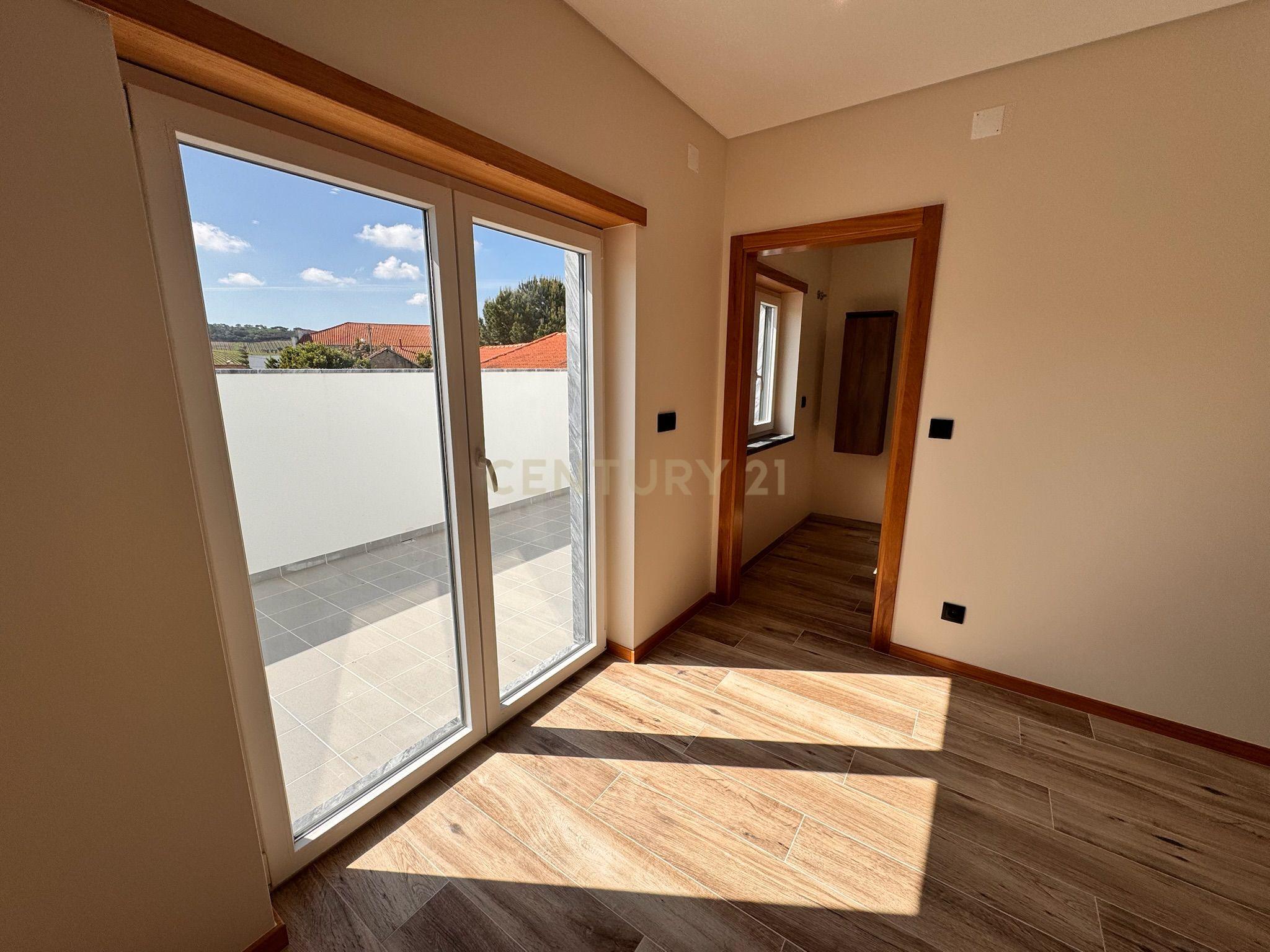 Moradia T2+1 Nova com garagem - Image 9