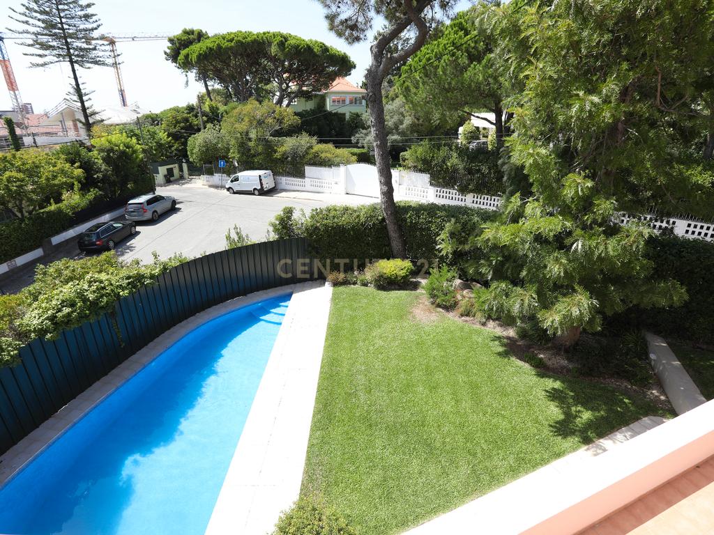 Deslumbrante Moradia T4+1 com Vista Mar e Piscina, Monte Estoril - Image 23