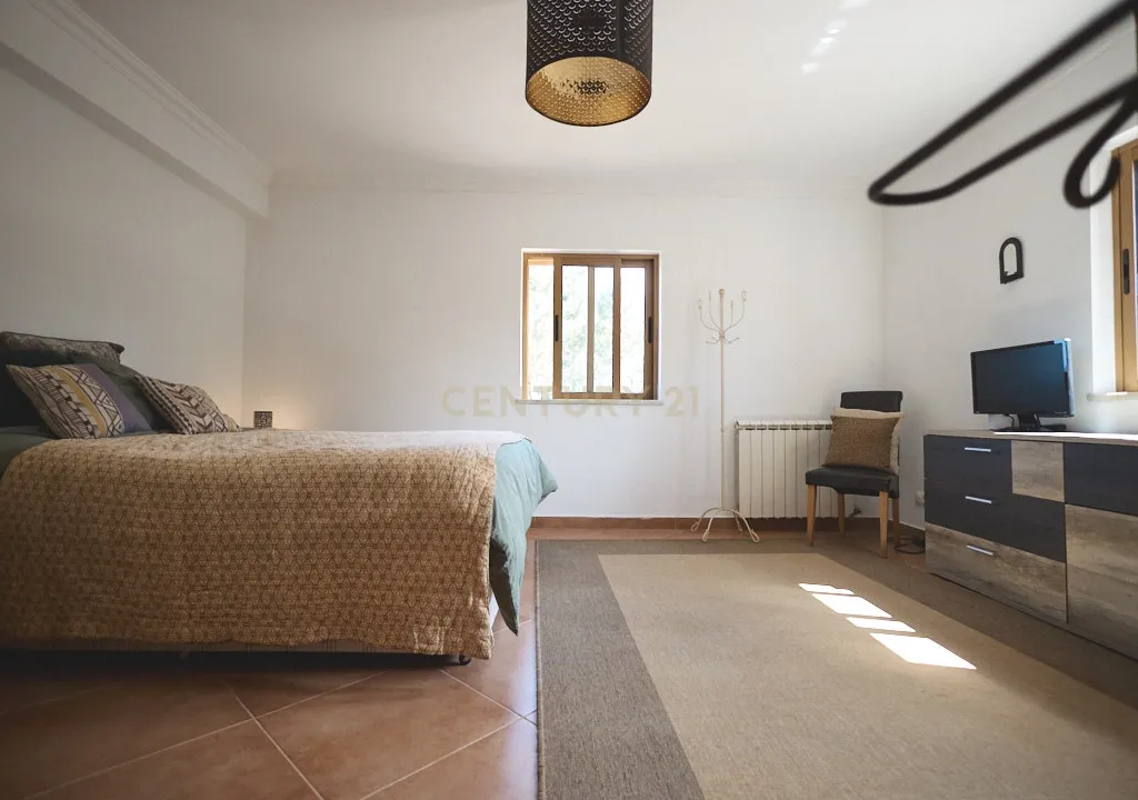 Acorde com vistas deslumbrantes sobre o oceano no seu rancho exclusivo de 8,4 hectares no Algarve, em Aljezur! Inclui uma casa principal ecoeficiente com certificação energética A, perto de praias de surf lendárias. Este é o seu refúgio costeiro definitivo — agarre esta oportunidade rara e agende hoje mesmo a sua visita! - Image 19