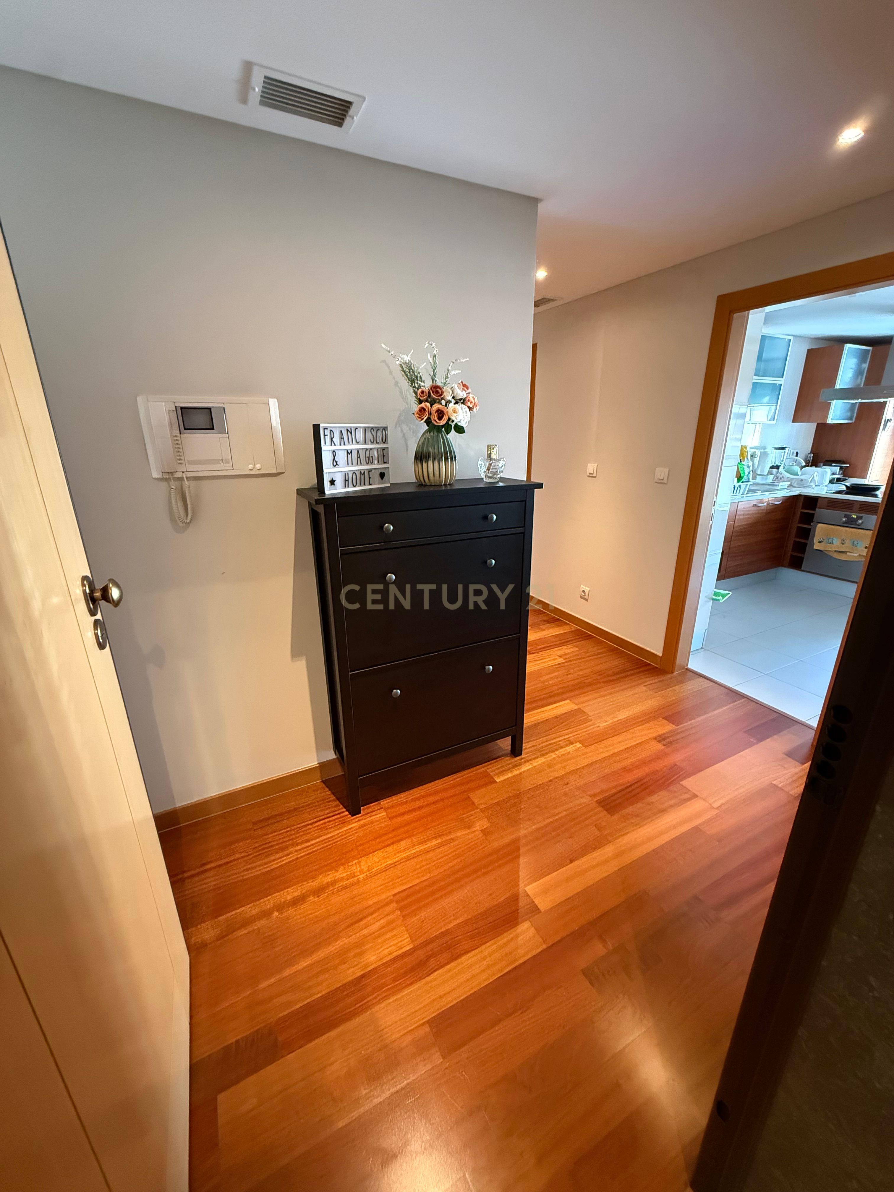 Fotografia 3 de Apartamento T2 Moderno em Odivelas com Vista para a Cidade