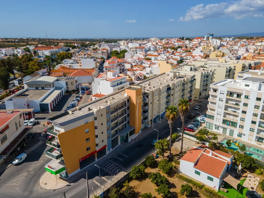 Excelente T3 em Lagoa | Localização Privilegiada perto de Tudo - Image 50