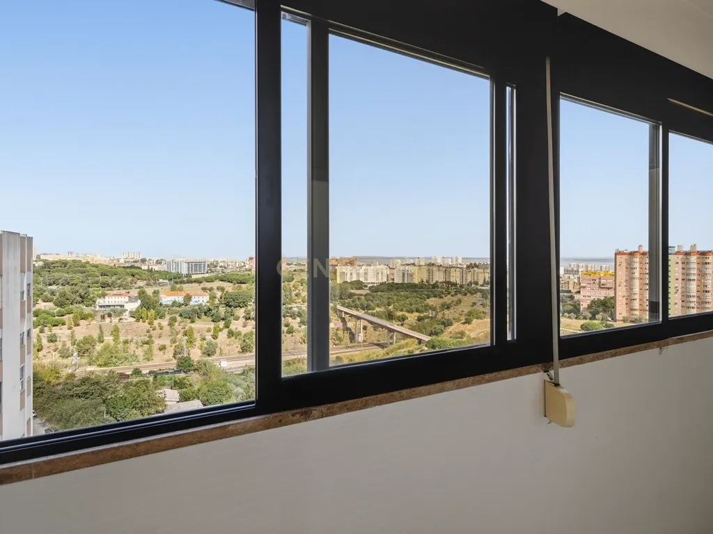 Apartamento T4 Areeiro - Viver bem no coração de Lisboa - Image 17